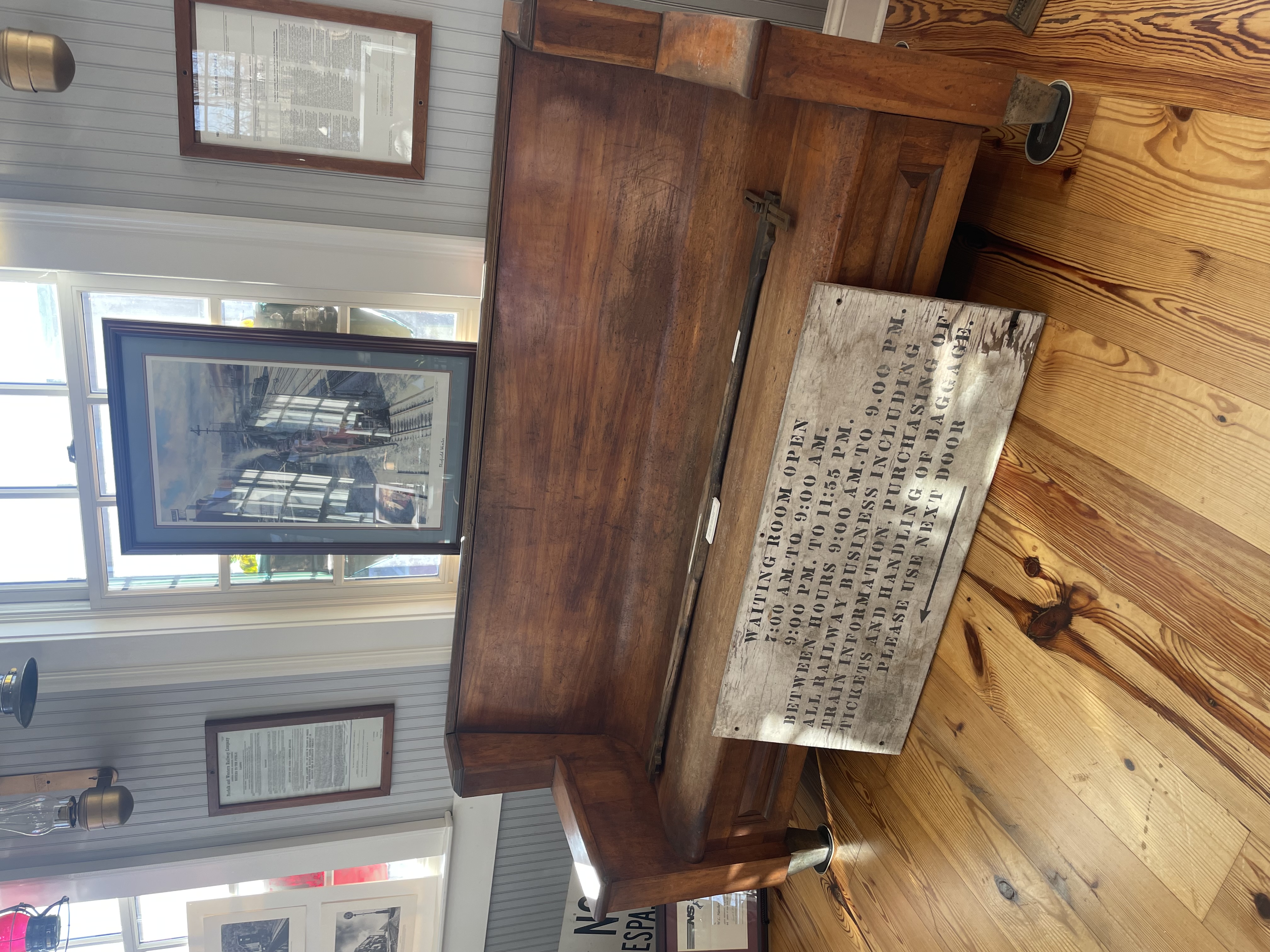 Museum display bench shown in the supplied photograph